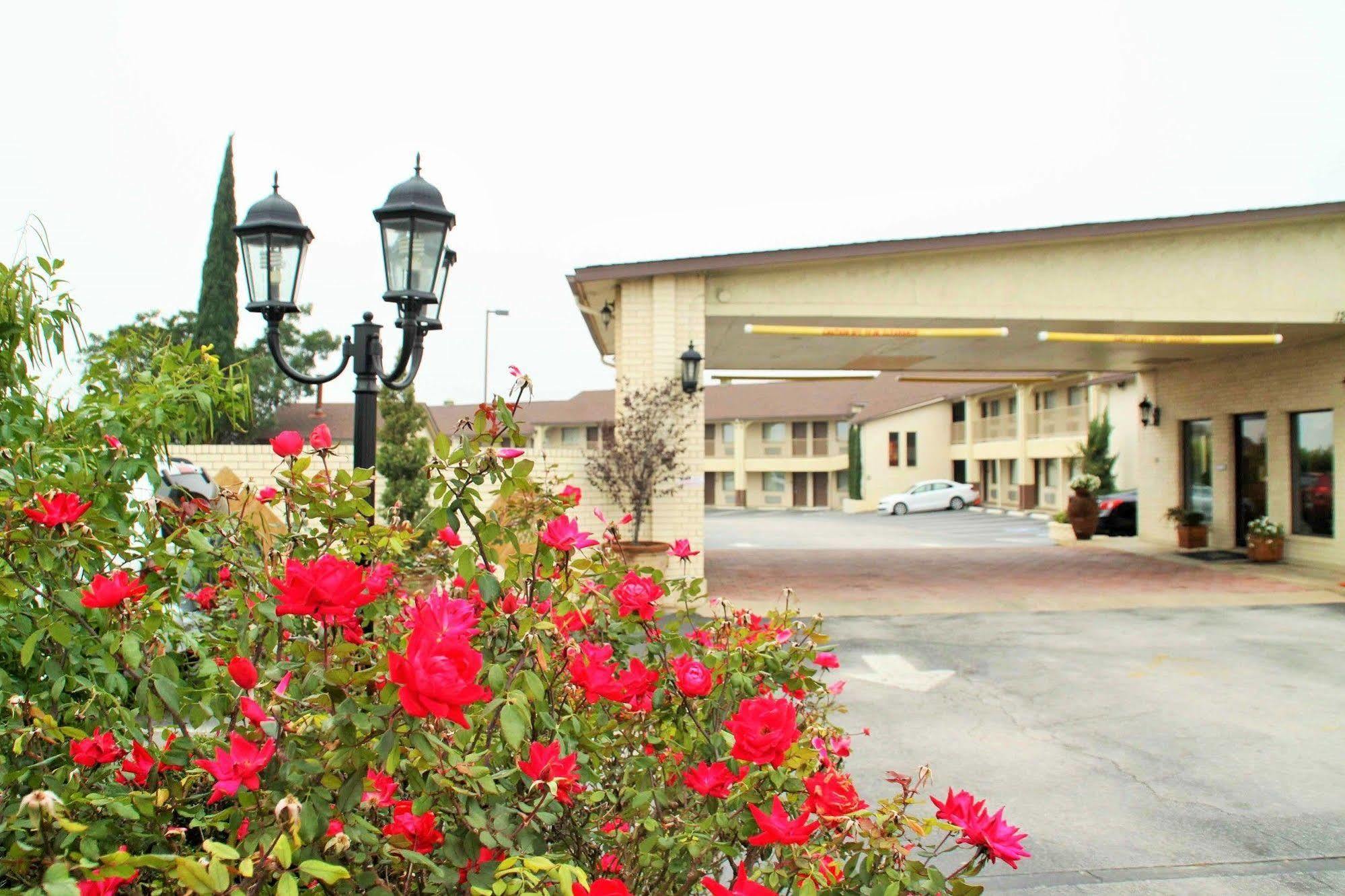Quality Inn Near Lake Marble Falls Exteriér fotografie