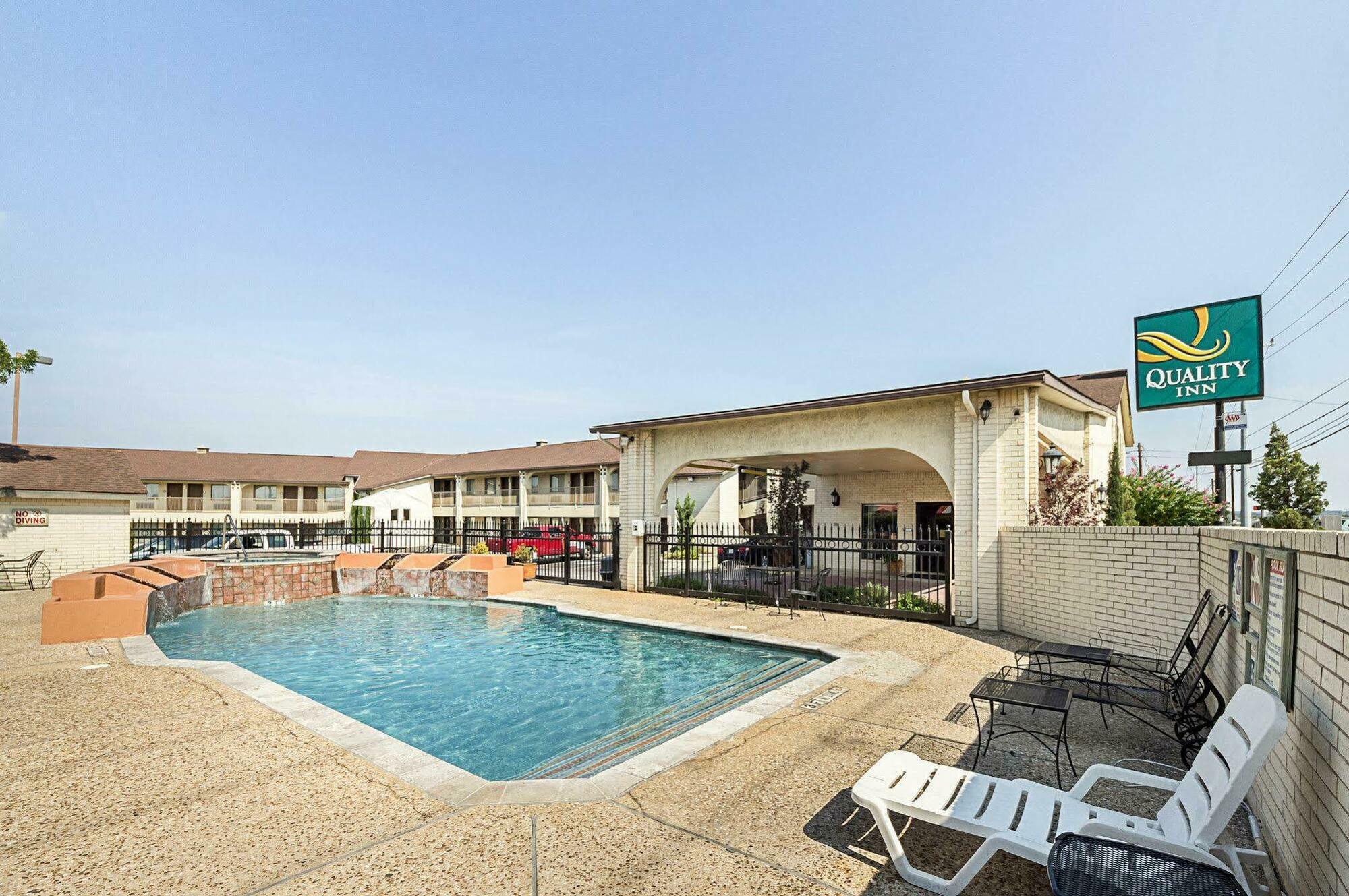Quality Inn Near Lake Marble Falls Exteriér fotografie